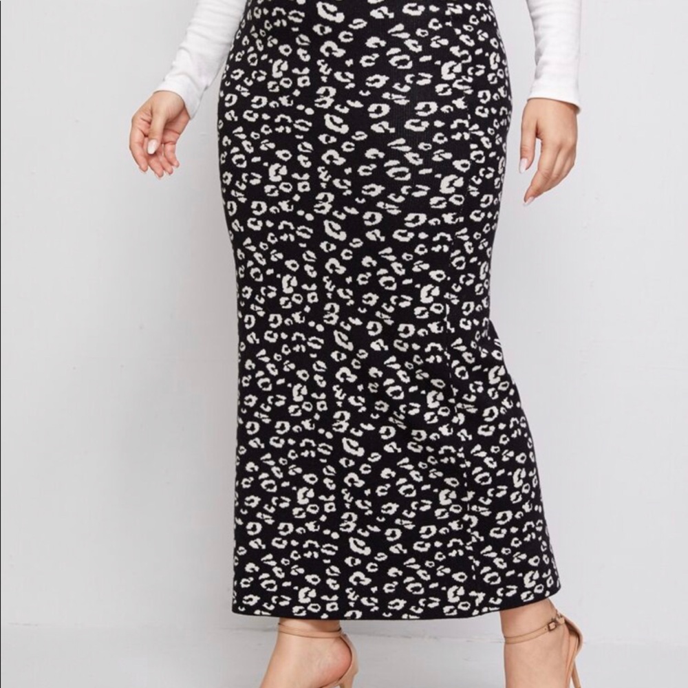 PLUS SIZE PENCIL SKIRT